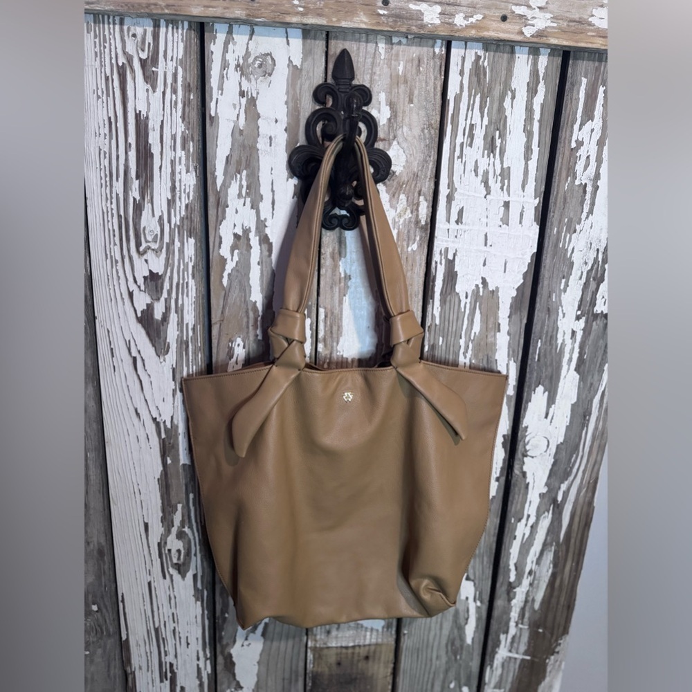 Noha Nadler Charlotte Handbag NEW Tan/ Cappuccino Includes extra pouch - Picture 6 of 16